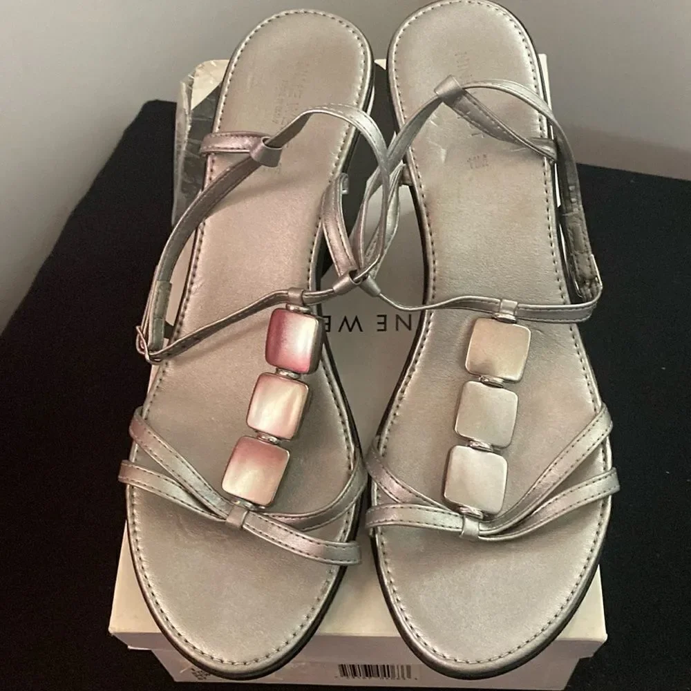 Nine West Pewter sandal, size 11 Medium